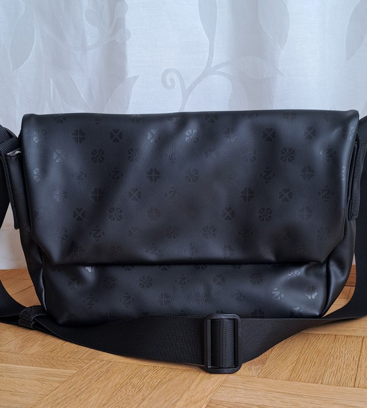 Zwei Sacs: ZWEI Umhängetasche – Neuf (Voir description) à Volketswil par Susan65