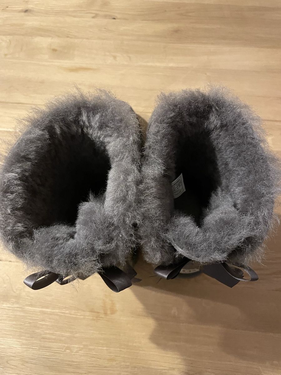 Ugg Scarpe da donna: UGG Boots, Grösse 36, Farbe grau – Usato da Oberdiessbach venduto da ram_b26k 2