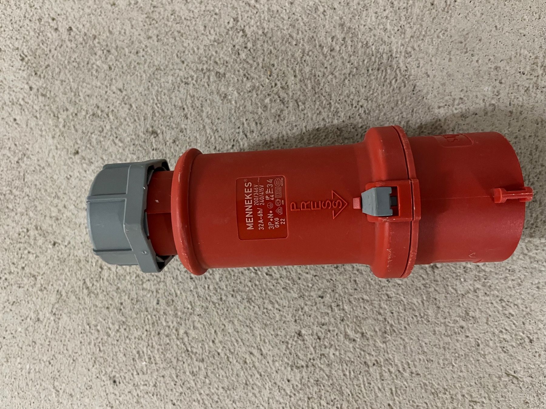 Mennekes Spine: Stecker IP44 – Usato da Winterberg ZH venduto da Hopsli