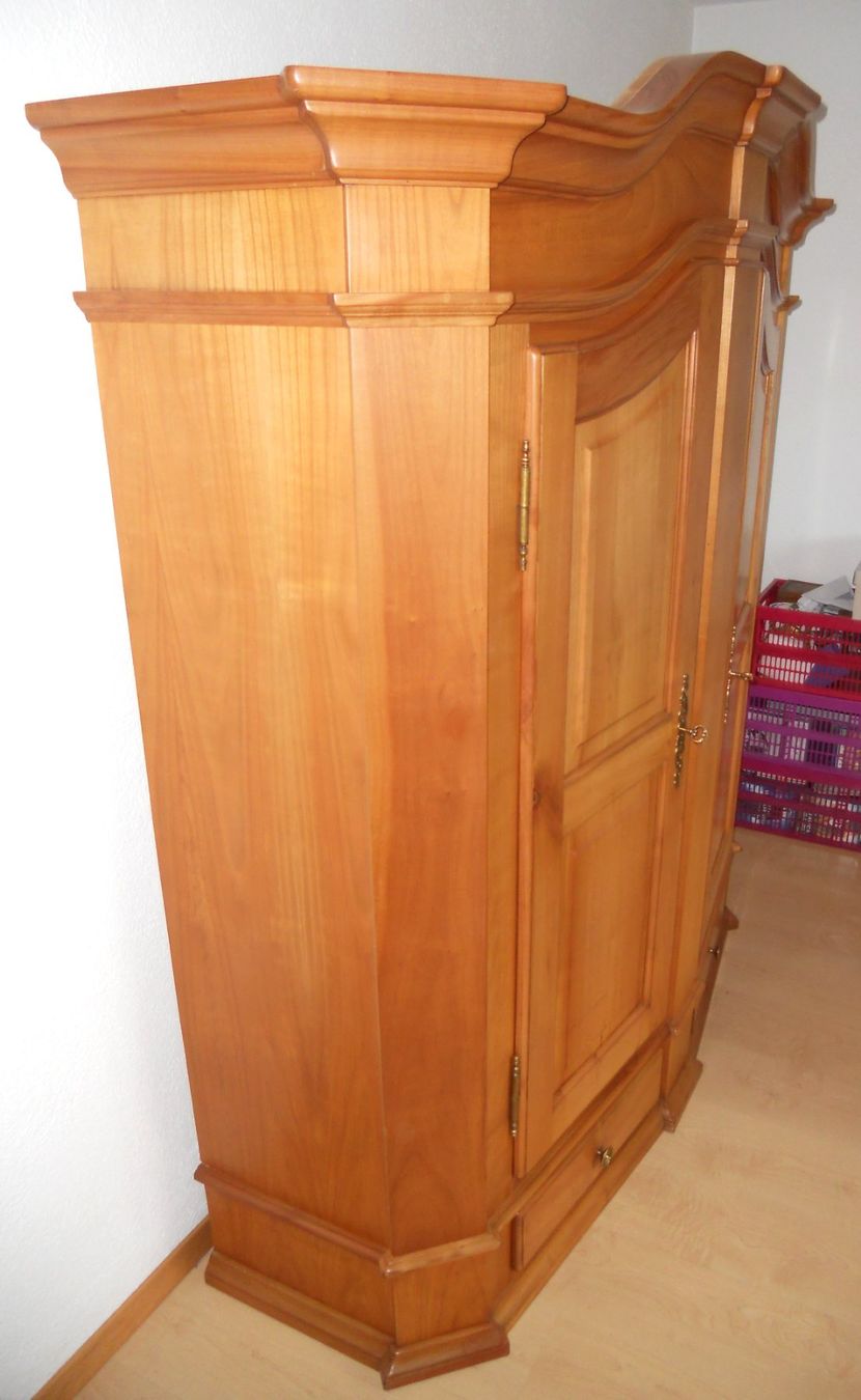 Armoires: Kleiner Bodensee-Schrank massiv Kirschbaum kompl. zerlegbar! – D'occasion à Widen par Silver_Spirit 1