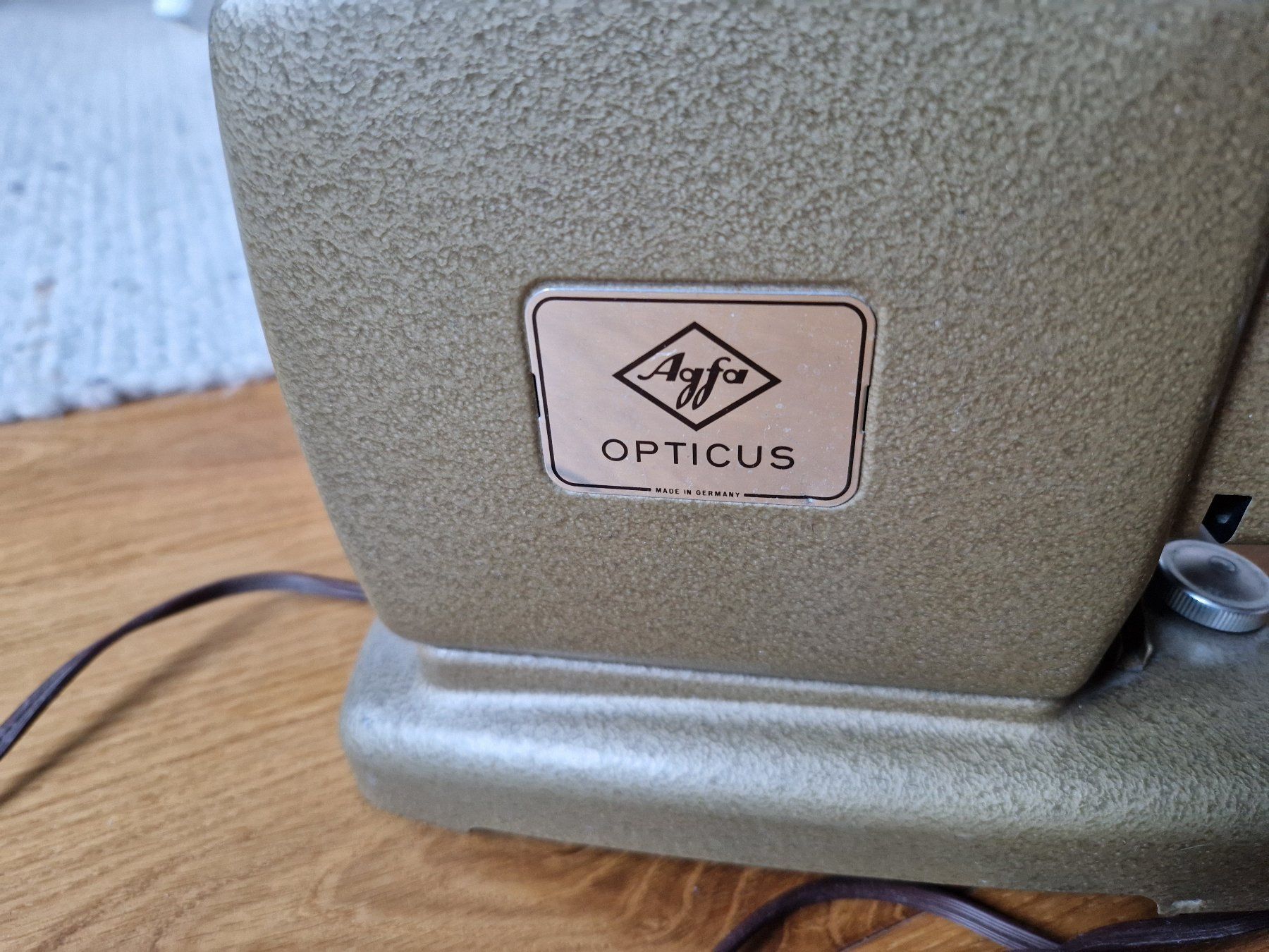 Home Cinema: Diaprojektor Agfa – Usato da Meikirch venduto da Steigerhubel 2