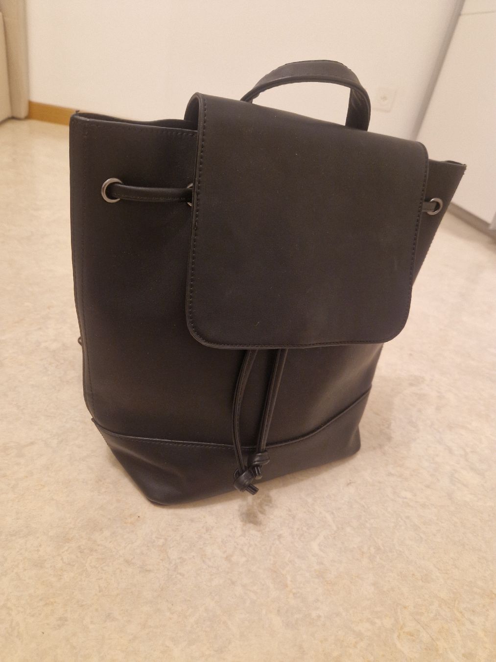 Zaini: Schwarzer Rucksack, Even&Odd – Usato da Frauenfeld venduto da Kimbeli