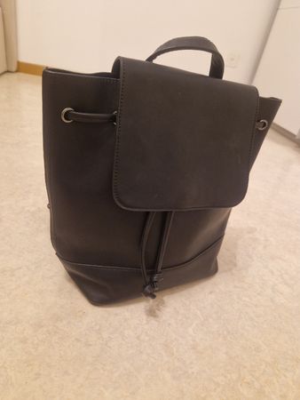 Schwarzer Rucksack, Even&Odd