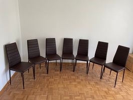 8 dunkelbraune Esszimmerstühle in gutem Zustand