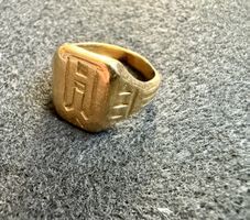 Antiker Fingerring aus 18 Karat Gold / 12 Gramm