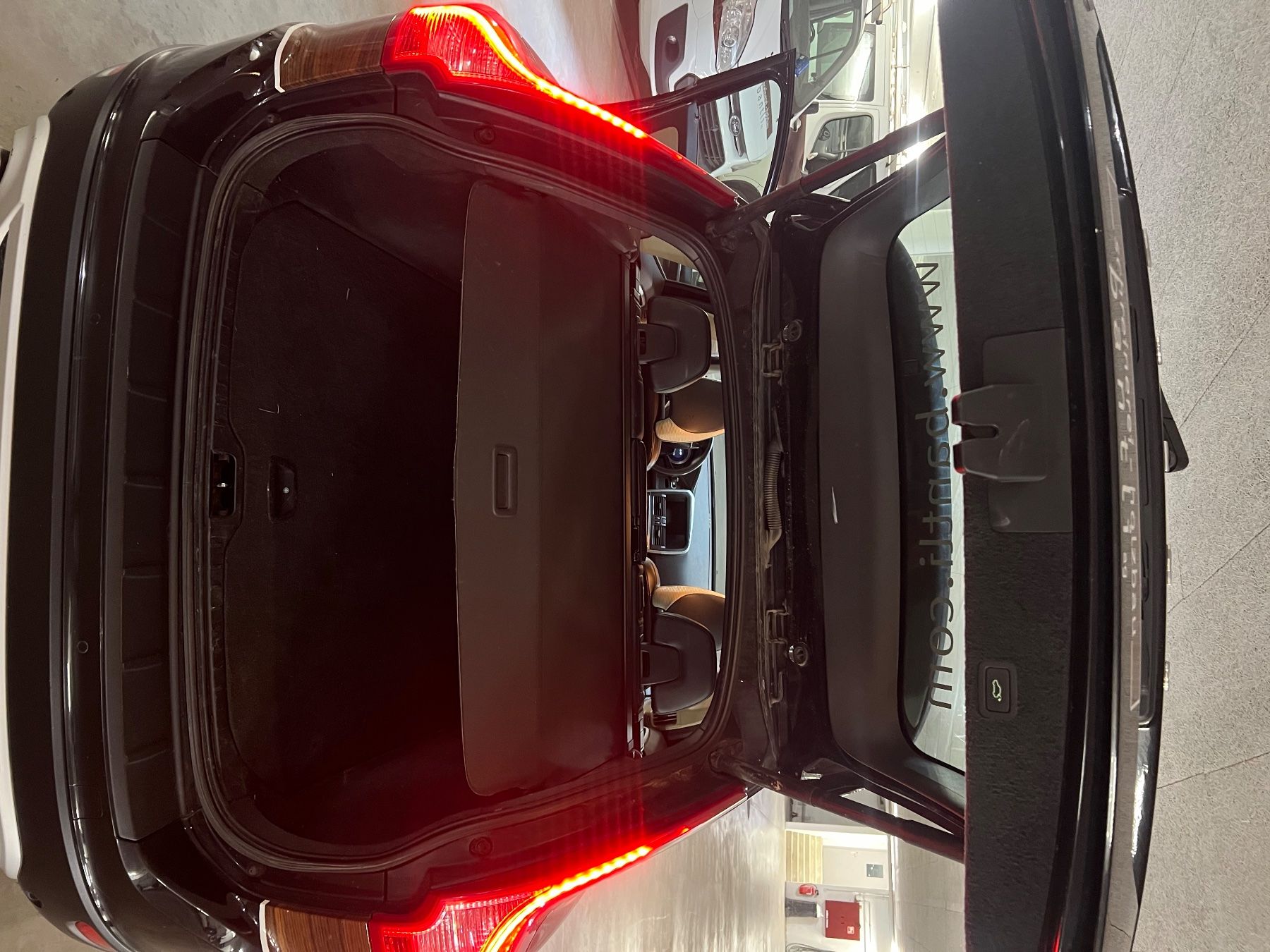 Volvo Autos: Volvo XC60 D5 AWD R-Design, mit MFK – D'occasion à Eschenz par steyr-92 8