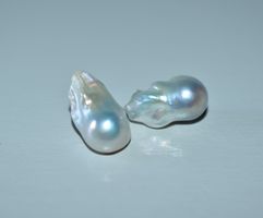Perlen Baroque Ohrstecker weiss, neu