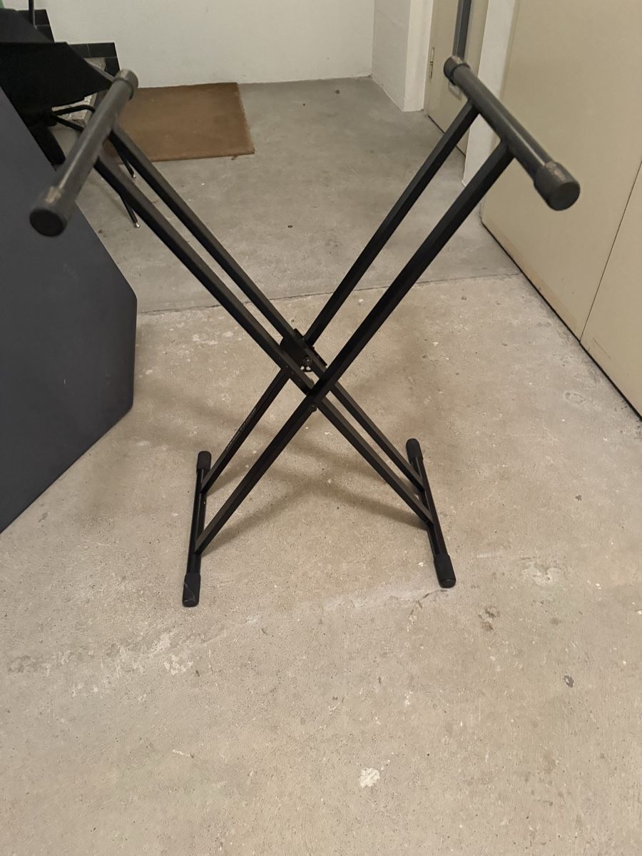Supporti per strumenti musicali & leggii: JamStands by Ultimate Support – Keyboardständer – Usato da Basel venduto da Beat-Schneider 3