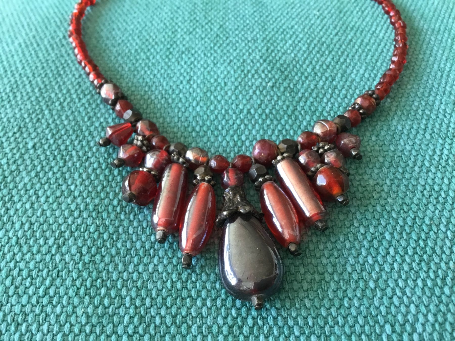 Catenine: Collier perles de verre bordeaux – Nuovo (secondo la descrizione) da Le Landeron venduto da nic_8hd5 1