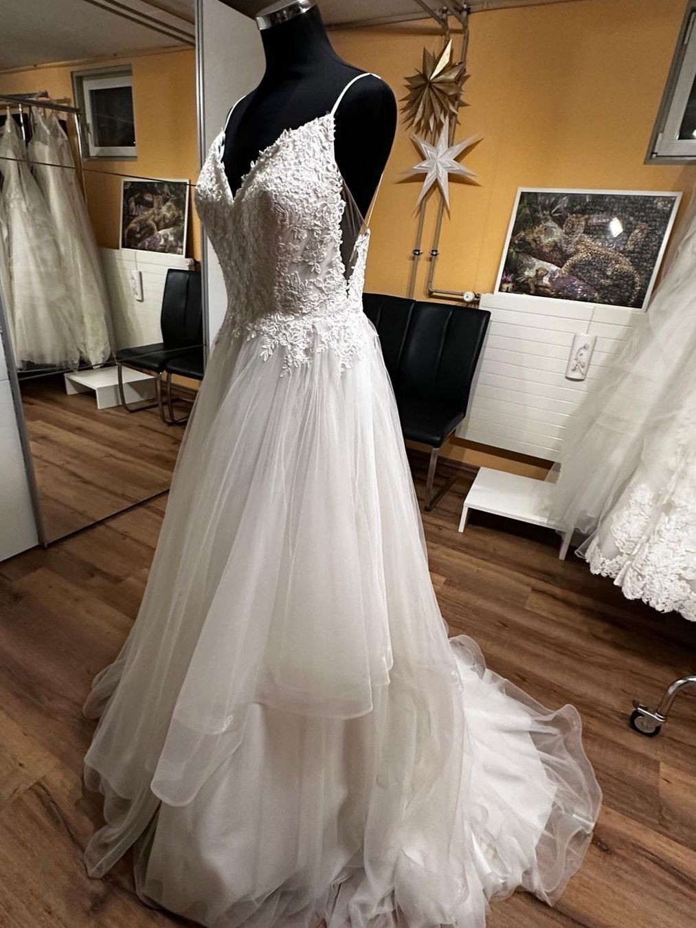 Pronovias Kleider: NEU St. Patrick White One Waterleaf, Gr. 38 mit Etikett – Neu (gemäss Beschreibung) aus Embrach von vmadia 2