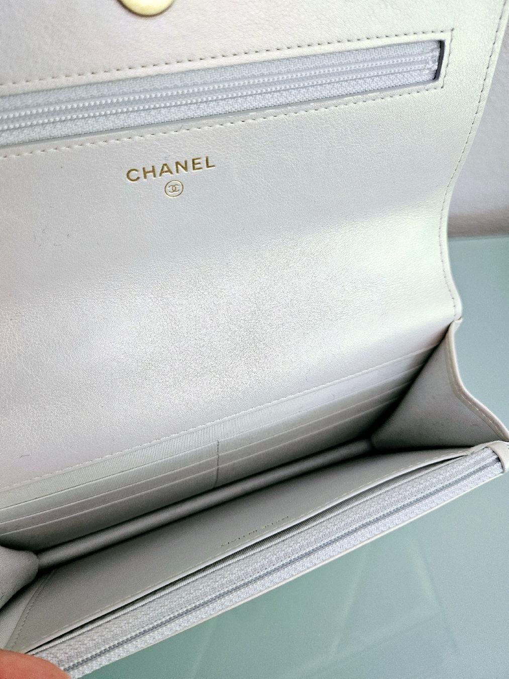 Chanel Borse da donna: Chanel WOC silber-weiss irisierend – Nuovo (secondo la descrizione) da Bern venduto da Sadler 2