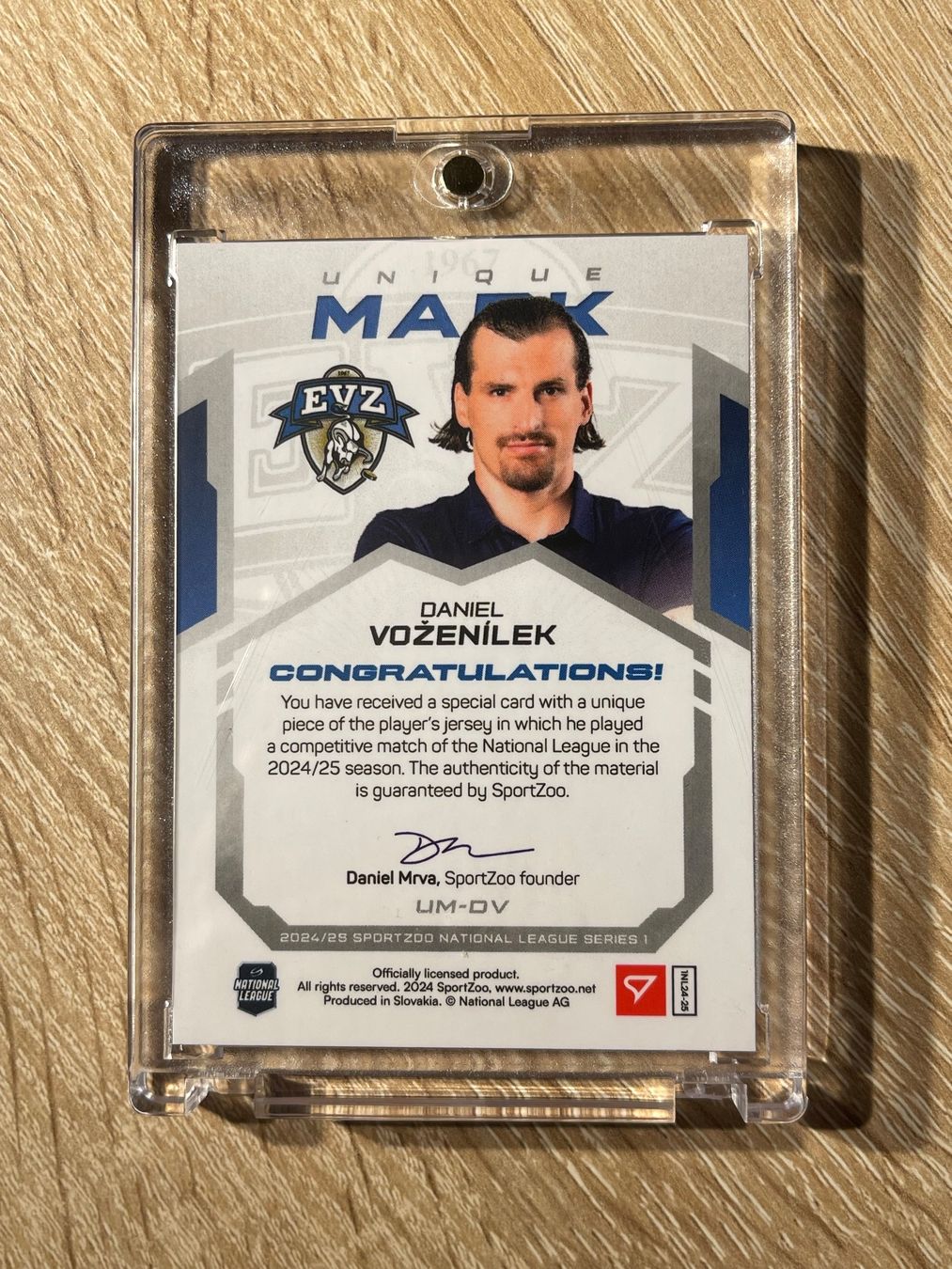 Sportzoo Carte collezionabili: Unique Mark Number Daniel Vozenilek EV Zug 1/8 – Usato da Thun venduto da Suomitiger 1