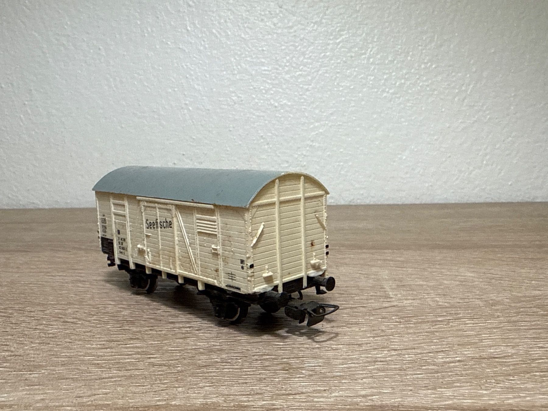 Piko Modellini di ferrovie: Piko Güterwagen DR H0 (28) – Usato da St-Aubin-Sauges venduto da Lo_Go 3
