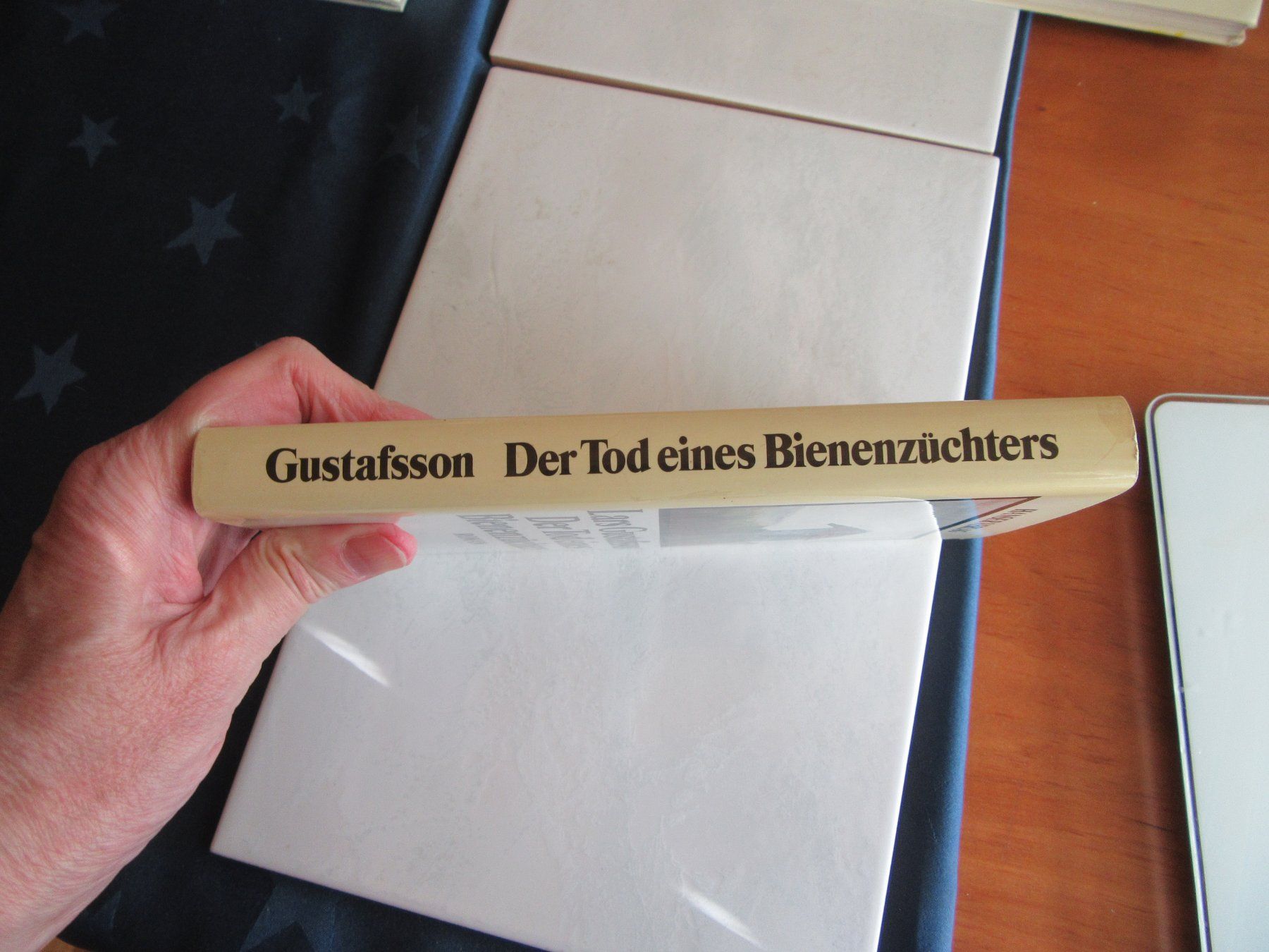 Libri: Der Tod eines Bienenzüchters von Lars Gustafsson – Usato da Wattwil venduto da wampi 2