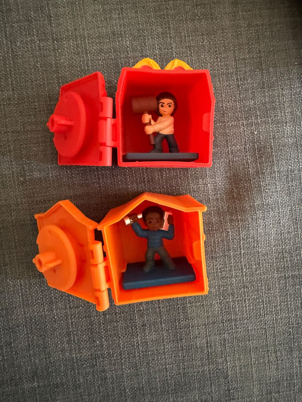 Mc Donald's Statuette: McDonalds Stranger Things – Will Byers & Lucas Sinclair – Nuovo e nell'imballaggio originale da Ecublens VD venduto da charliecinquillo