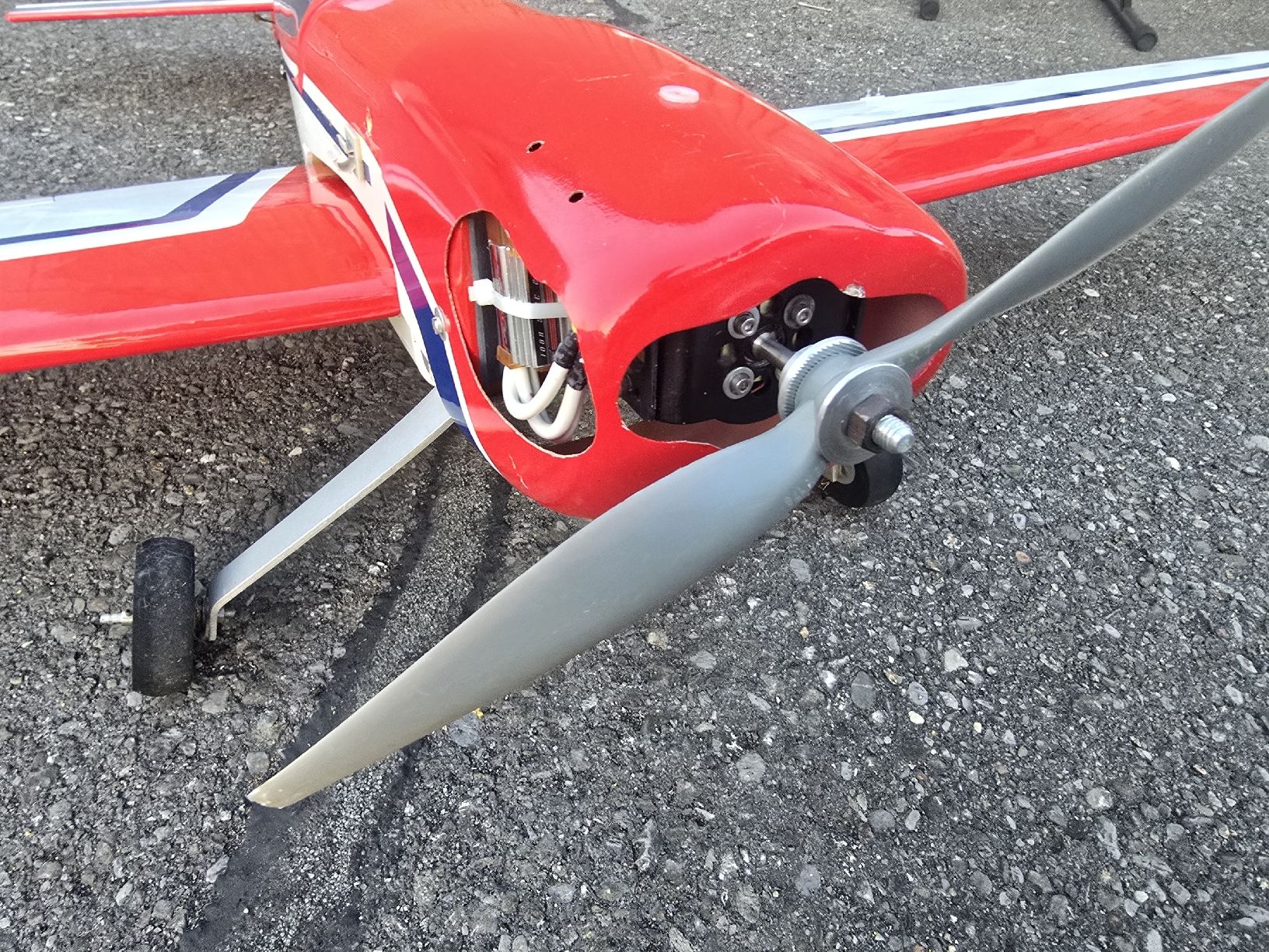RC Modellbau: Extra 300 RC Flugzeug, rot/weiss, – Gebraucht aus Kerns von Aviator_Ben 1