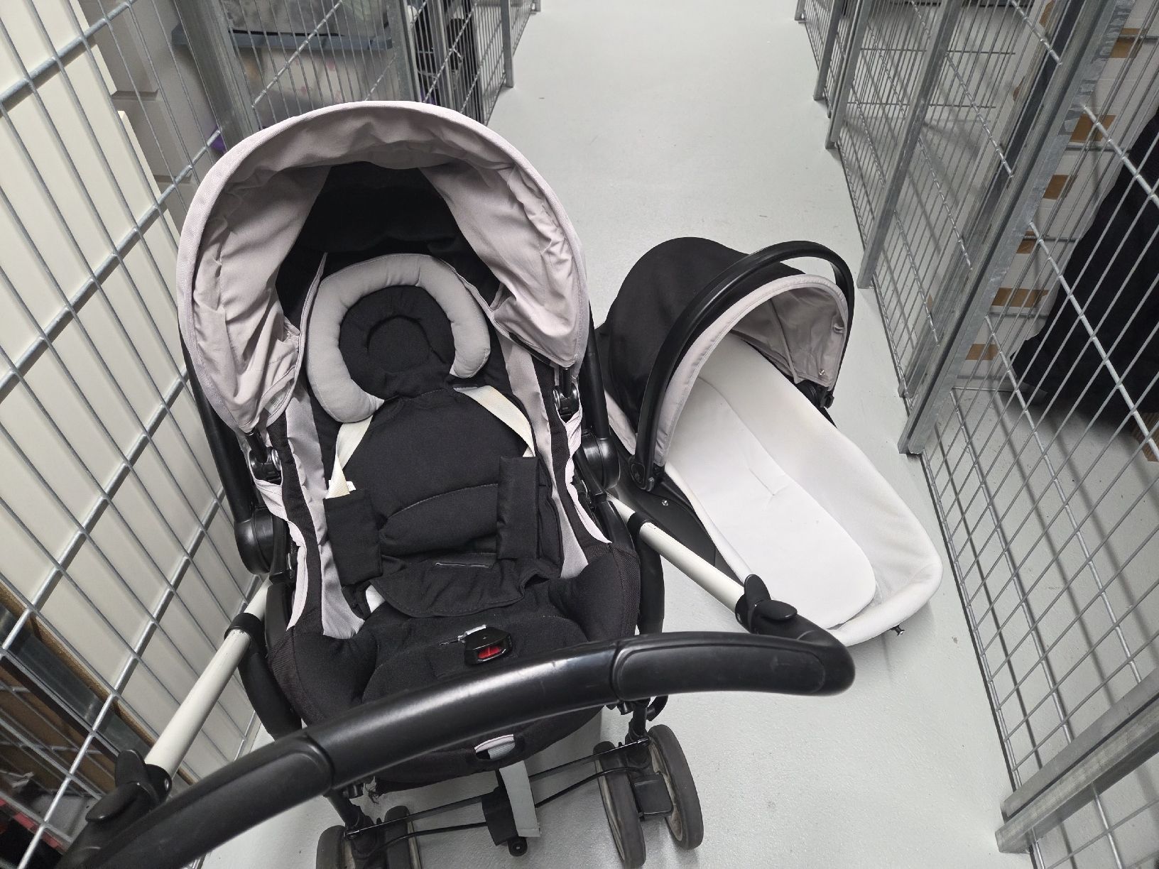 Chicco Kinderwagen: Chicco Kinderwagen/Kindersitz Set – Gebraucht aus Liestal von kay_jzx8