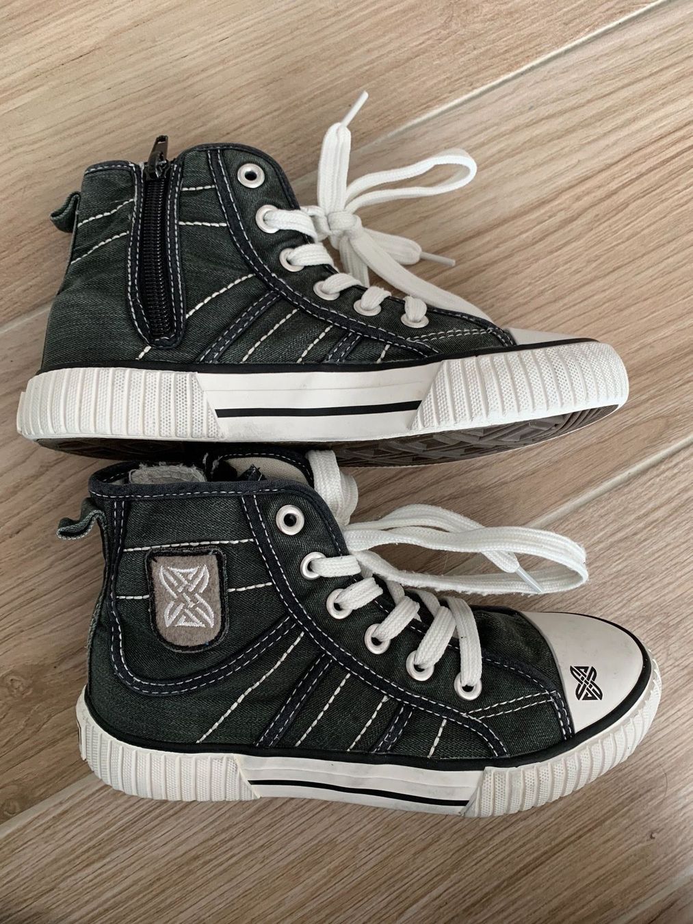 Scarpe per ragazzi: Schuhe Gr. 31 mit Reissverschluss – Usato da Rudolfstetten venduto da Joyw 1