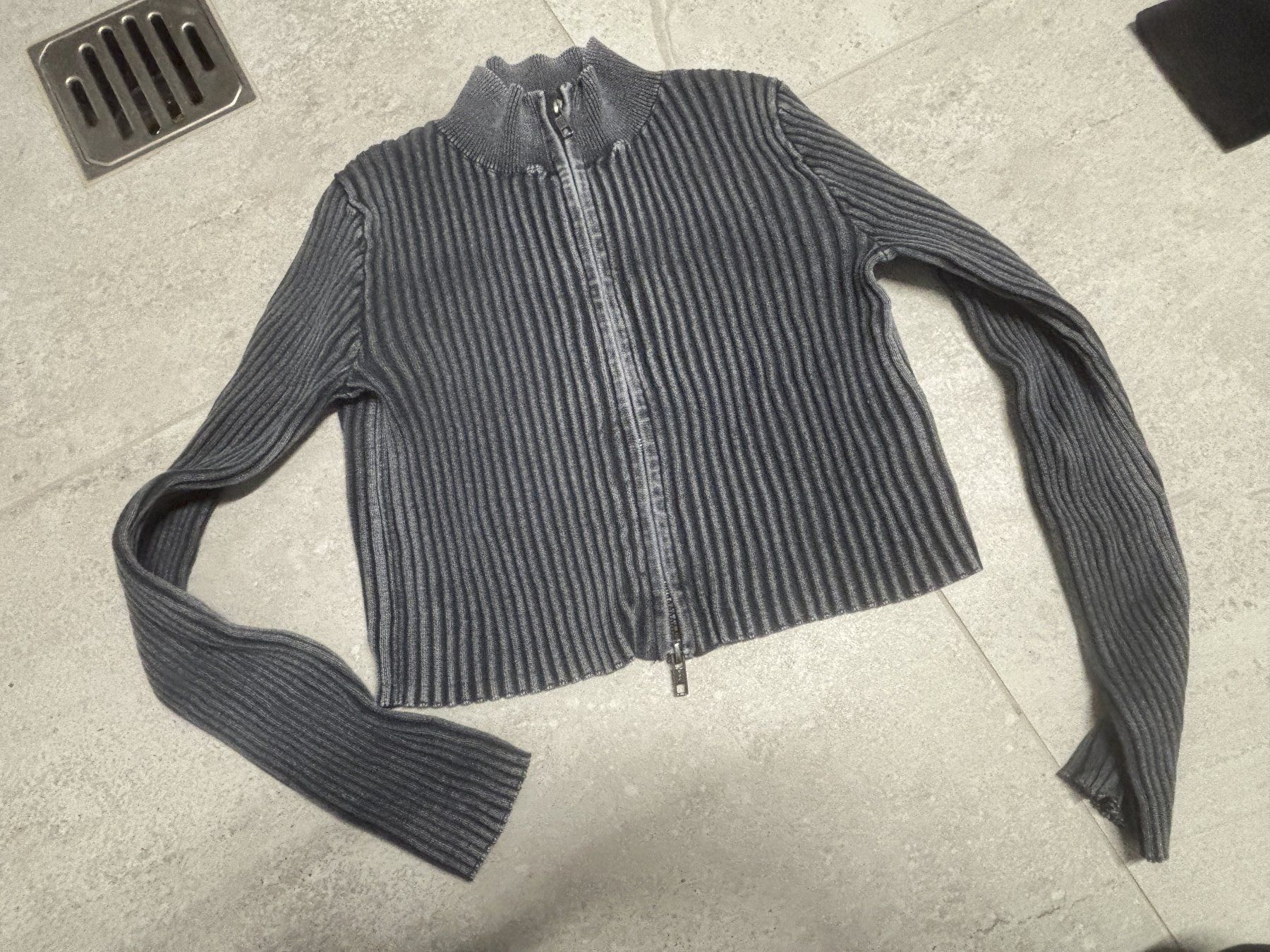 Pulls et sweat-shirts: Pull fille jaquette 146 - 152 – D'occasion à Salvenach par gwenwywar