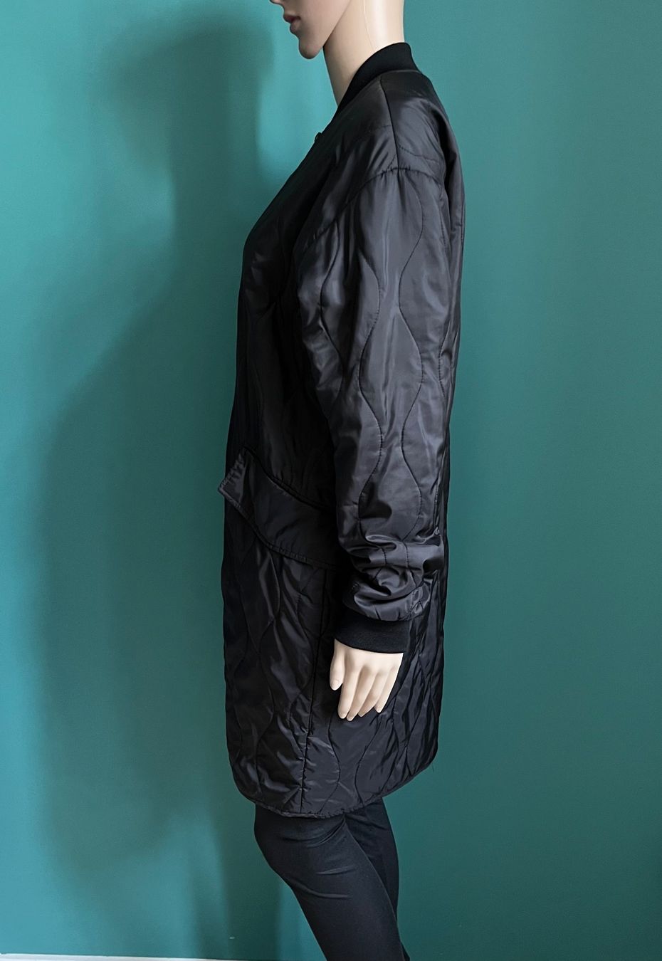 H&M Giacche: schwarze H&M Steppjacke 🖤 – Usato da Zürich venduto da ClosetQueen 5