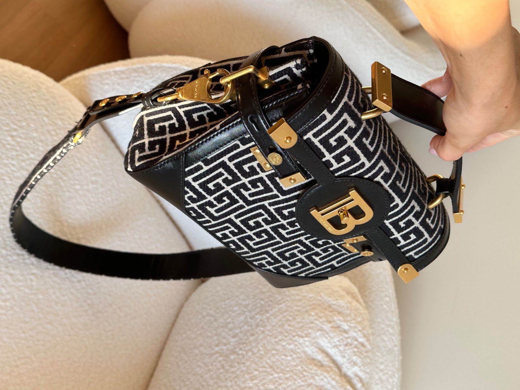 Balmain Taschen für Damen: Balmain Buzz – Neu (gemäss Beschreibung) aus Läufelfingen von kiaverann 4