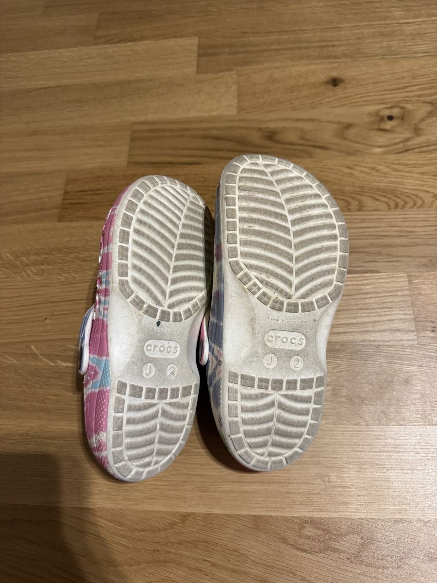 Crocs Schuhe für Mädchen: Crocs, Grösse 33/34 – Gebraucht aus Kleinandelfingen von les_gb7w 1