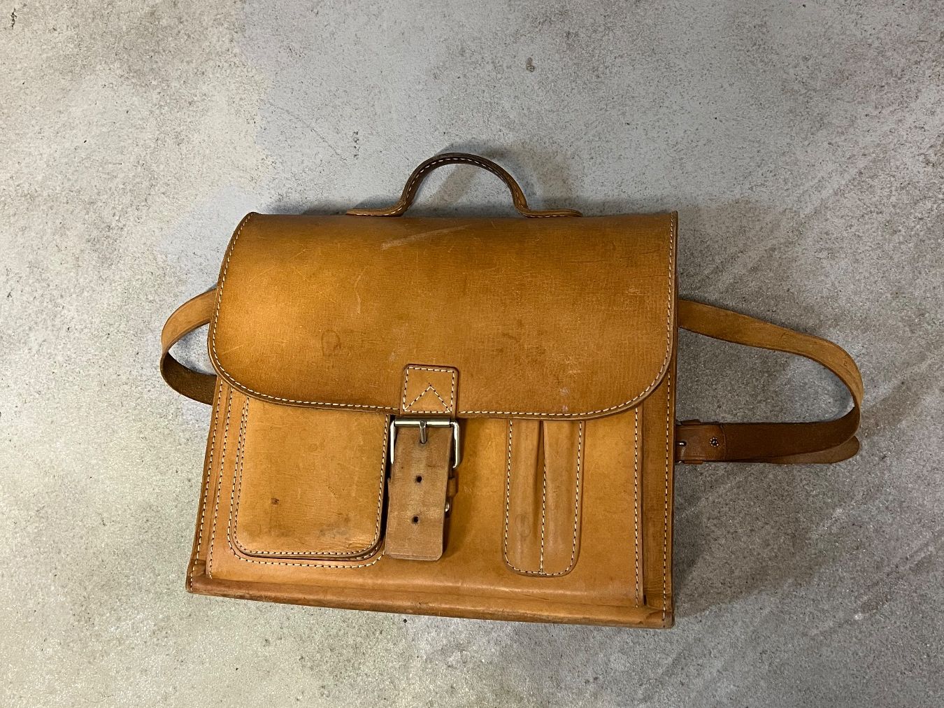 Borse: Alte Schülertasche aus Leder – Usato da Kaiseraugst venduto da Petitemacha