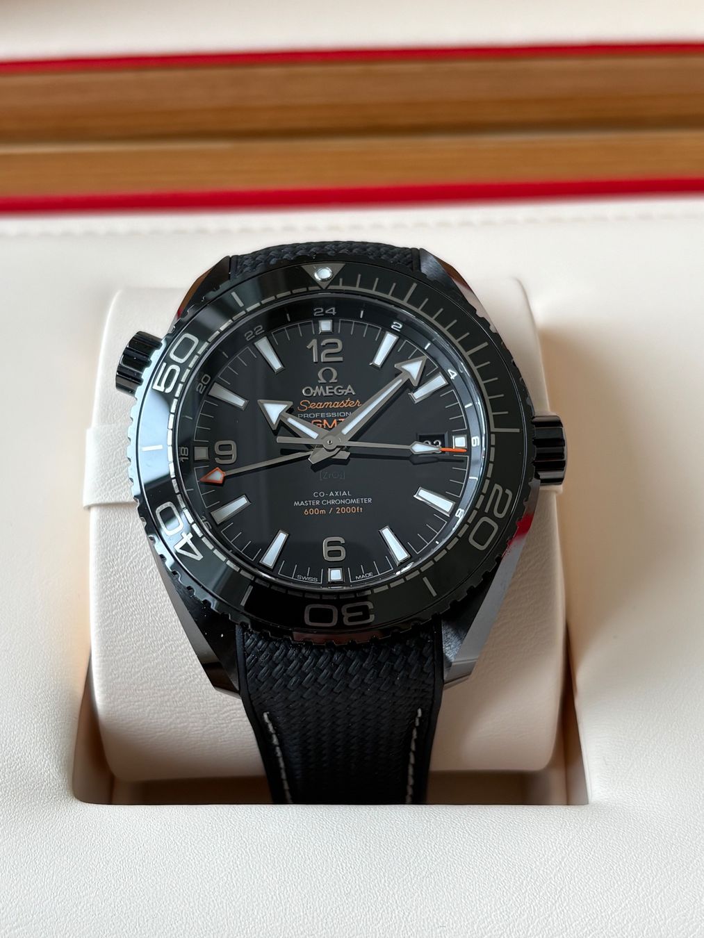 Omega Montres: OMEGA Seamaster Planet Ocean GMT Deep Black Fullset – D'occasion à Birsfelden par Mynos 6