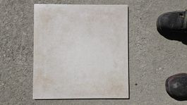 Fliesen Plättli Feinsteinzeug 45x45cm antirutsch 250m²