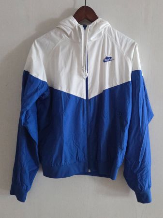 Sportliche Jacke von Nike (Grösse M)
