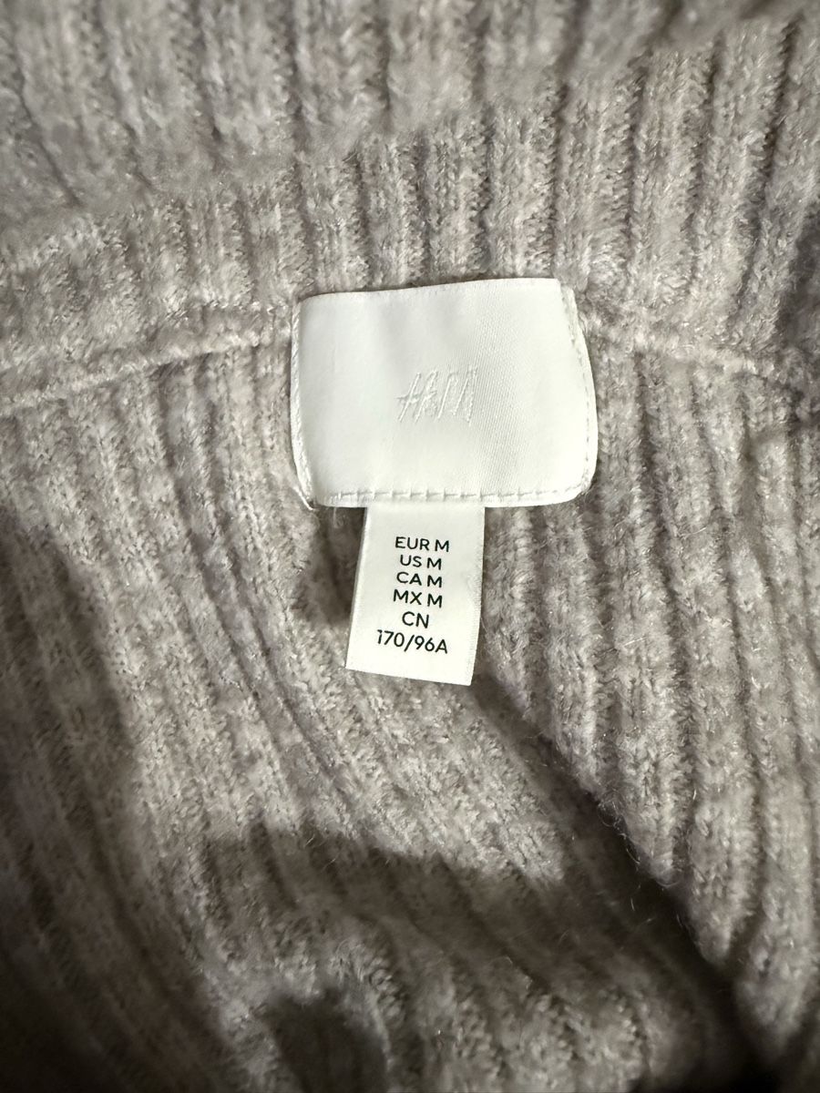 H&M Kleider: Robe pull H&M col drapé gris – Neu (gemäss Beschreibung) aus Tolochenaz von izz_7vdk 1