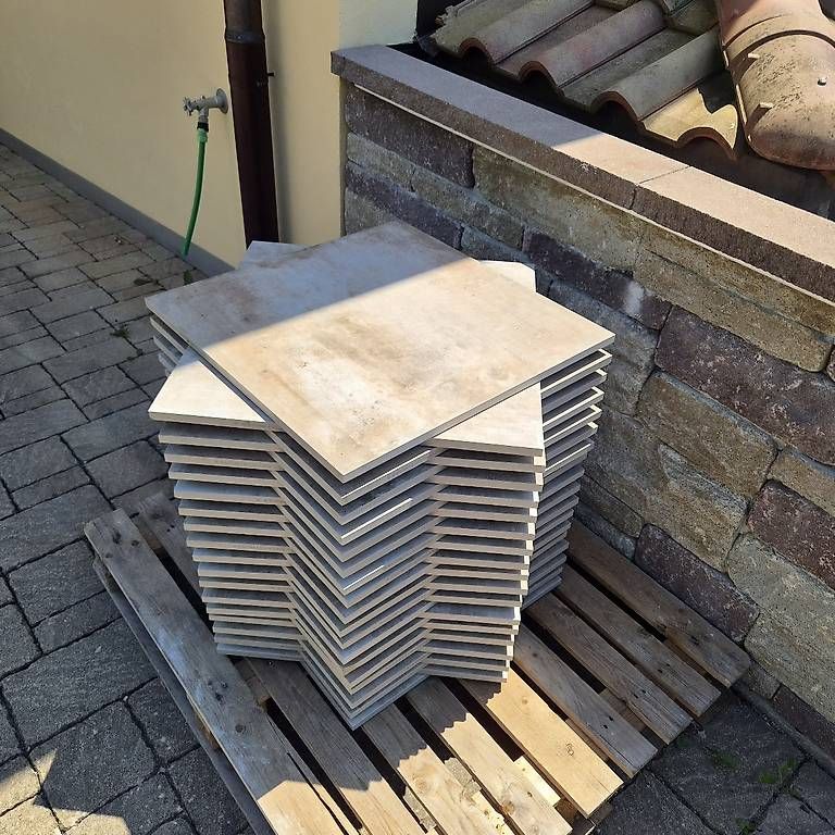Rivestimenti per pavimenti: Feinsteinzeugplatten – Usato da Hirschthal venduto da tinek 1