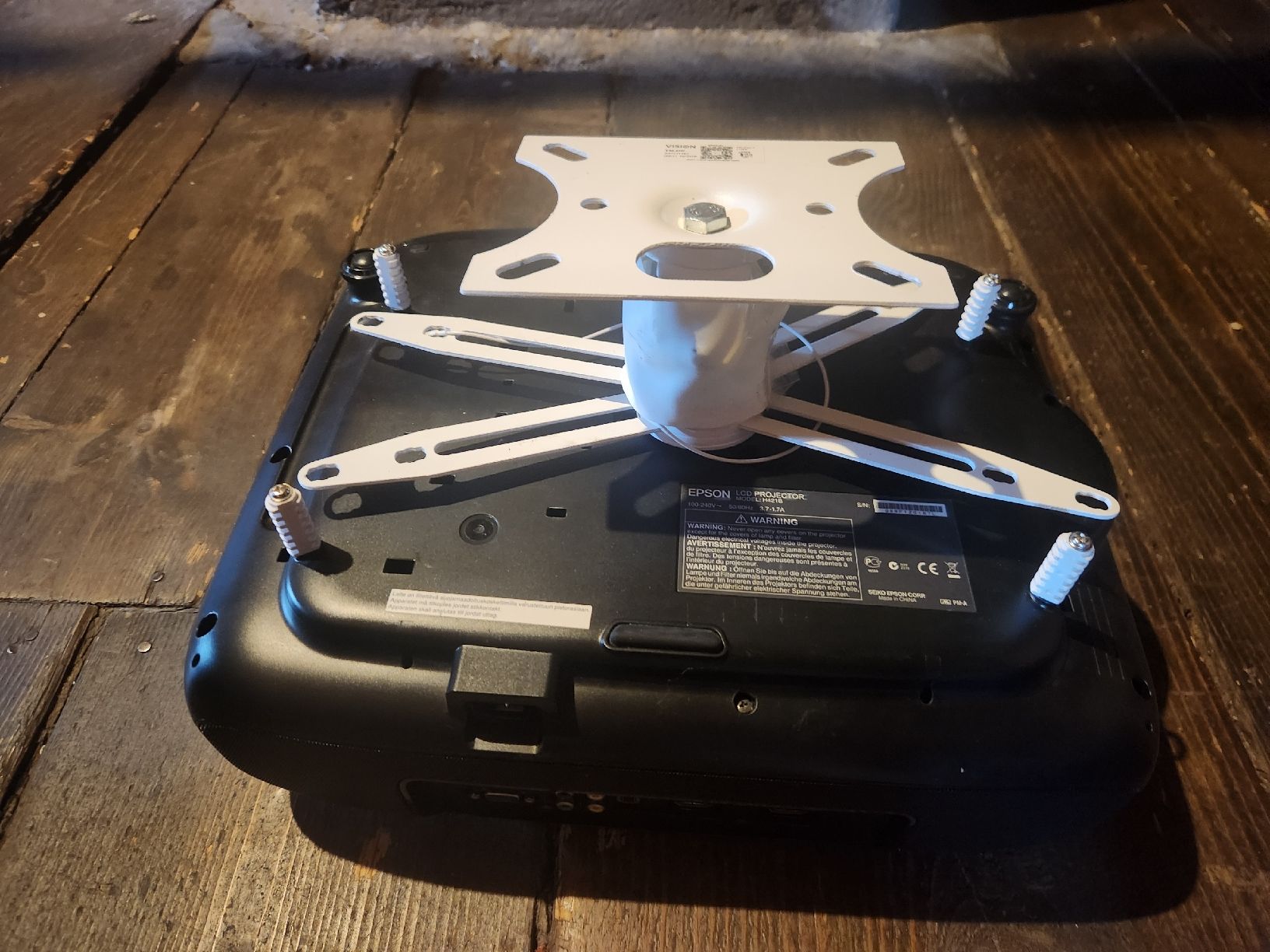 Epson Vidéoprojecteurs: Epson EH-TW6000 Beamer, Deckenhalterung inkl. – D'occasion à Zürich par laesso 1