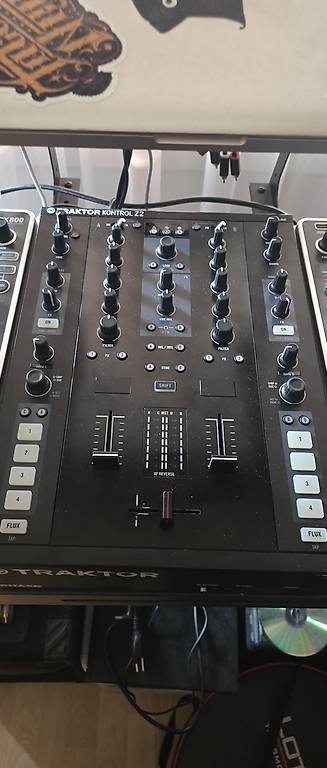 Console di mixaggio: Traktor z2 kontroll mixer – Usato da Bronschhofen venduto da doc.brow 1
