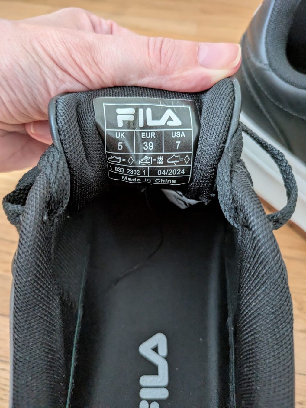 Fila Scarpe da donna: FILA black sneakers 39 – Usato da Basel venduto da n23_j8jr 3