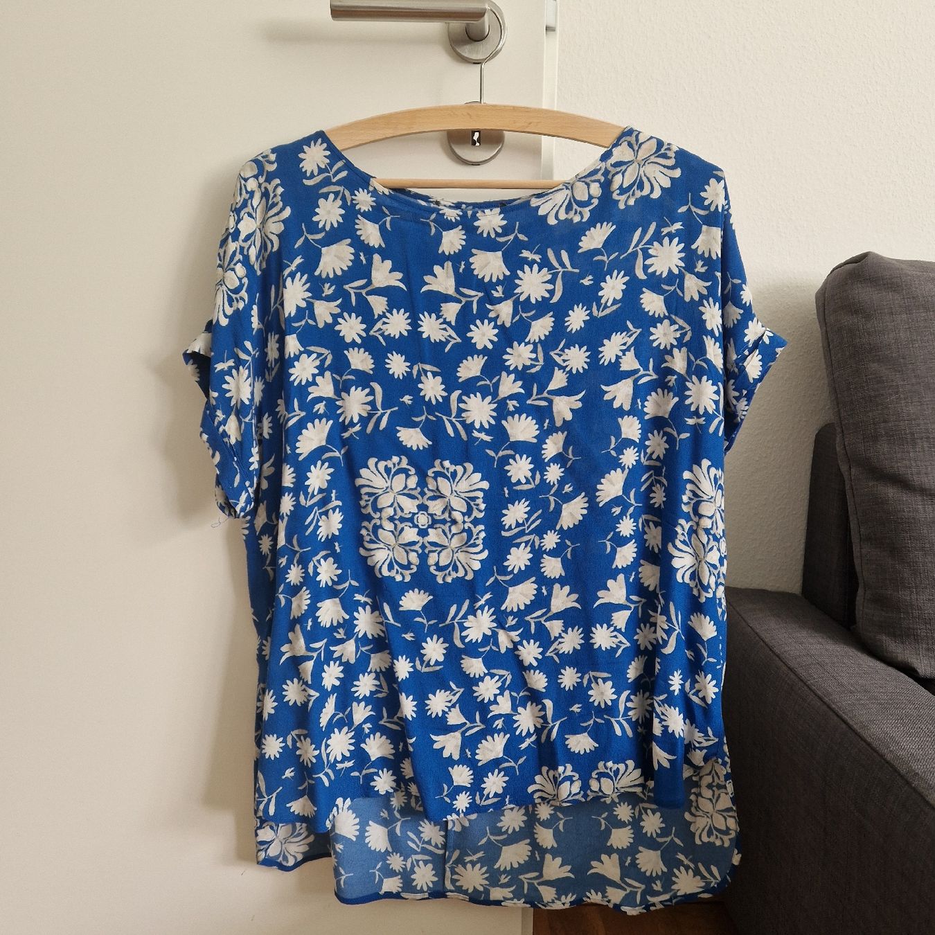 Blusen: Bluse blau Blumenmuster Gr. L luftig – Neu (gemäss Beschreibung) aus Frenkendorf von gca_d2qp