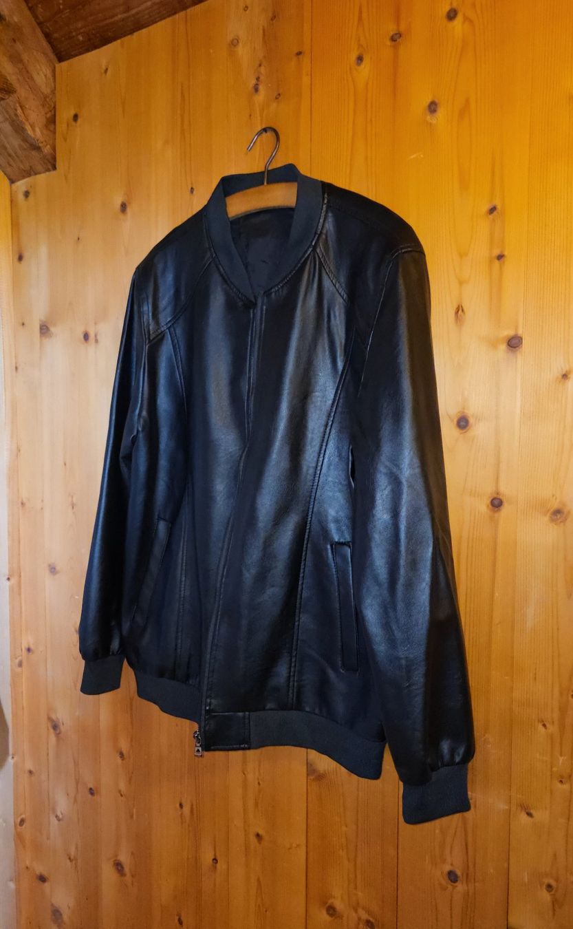 Giacche: Stylische schwarze Bomberjacke – Usato da Wald ZH venduto da swi_lzk6 7