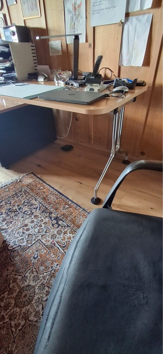 Bureaux: Schreibtisch mit Rollkorpus – D'occasion à Thun par ann_y9j8 2