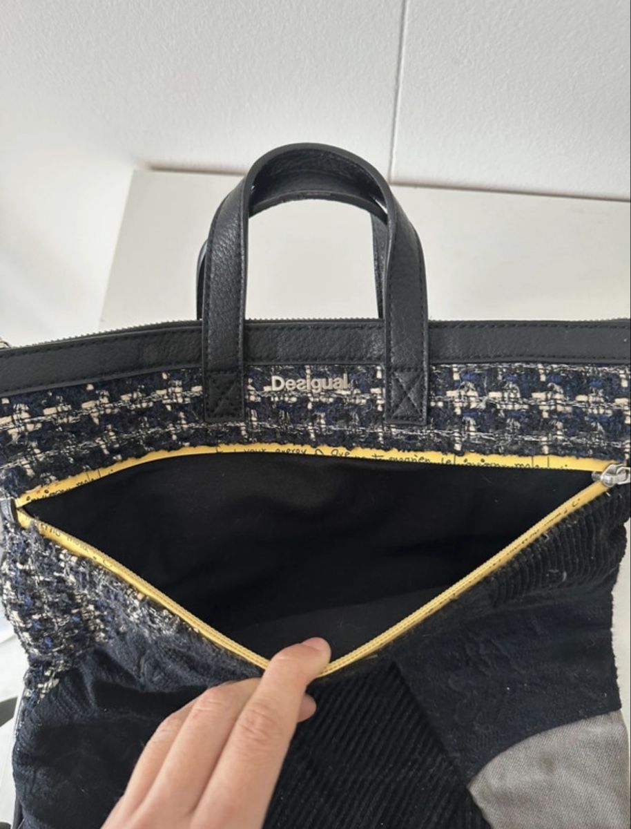 Desigual Rucksäcke: Desigual Rucksack schwarz Patchwork Muster  – Gebraucht aus Walzenhausen von auw_sx8w 4