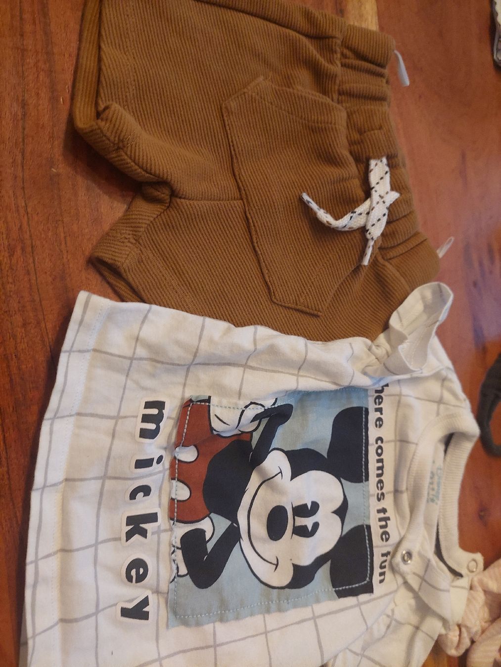 C&A Lotti & Set di vestiti: Kleiderpaket Micky Mouse Gr.68 – Usato da Sissach venduto da zwwerg 4