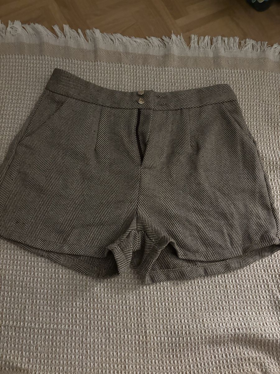 Pantaloni: Schöne Tweed Shorts, Grösse L – Nuovo e nell'imballaggio originale da Arbon venduto da Viktoriaa