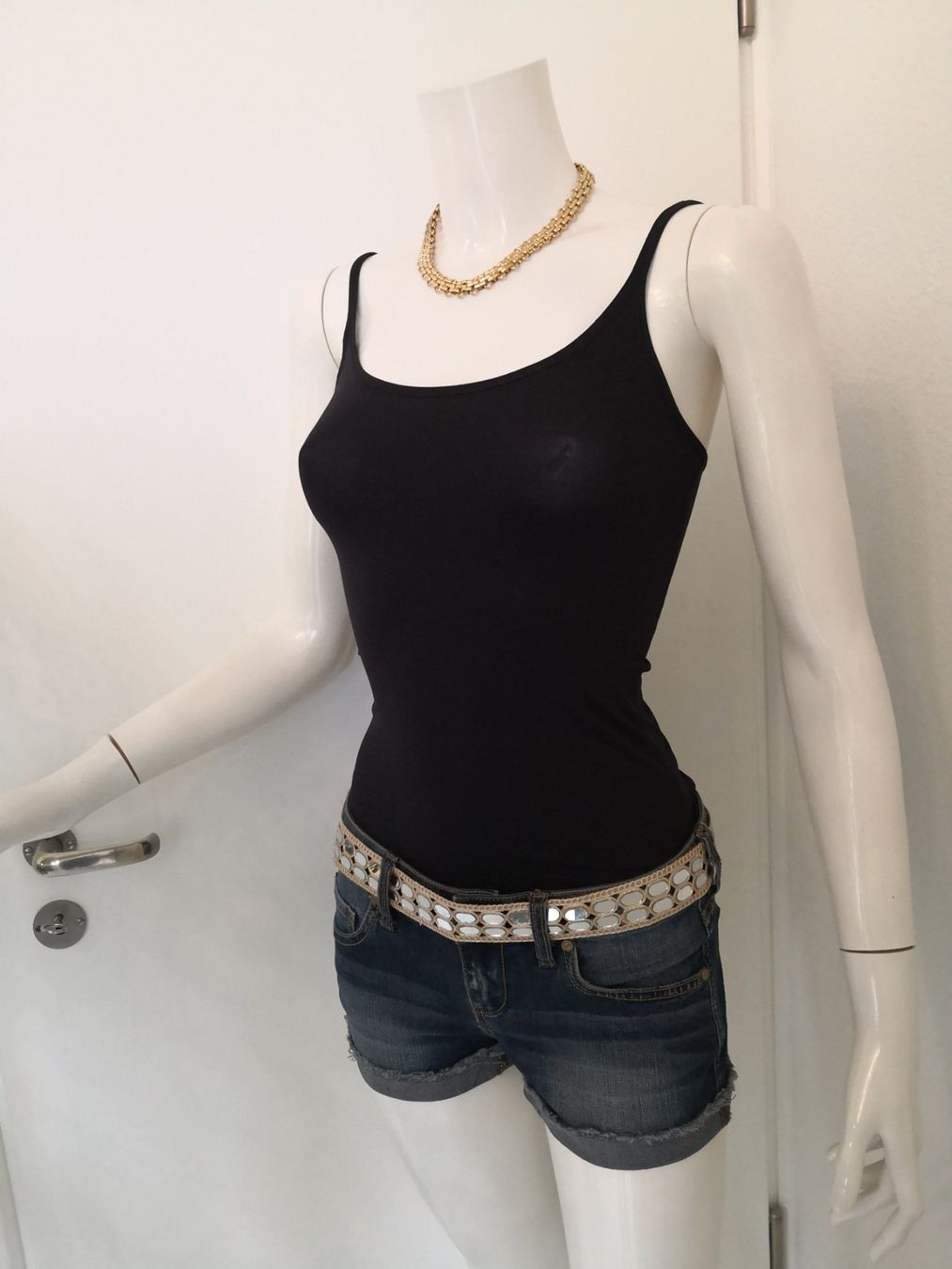 Mango Top: 🤩MANGO TOP SCHWARZ GLÄNZEND – Nuovo (secondo la descrizione) da Olten venduto da Naja-Twins-Twins 4