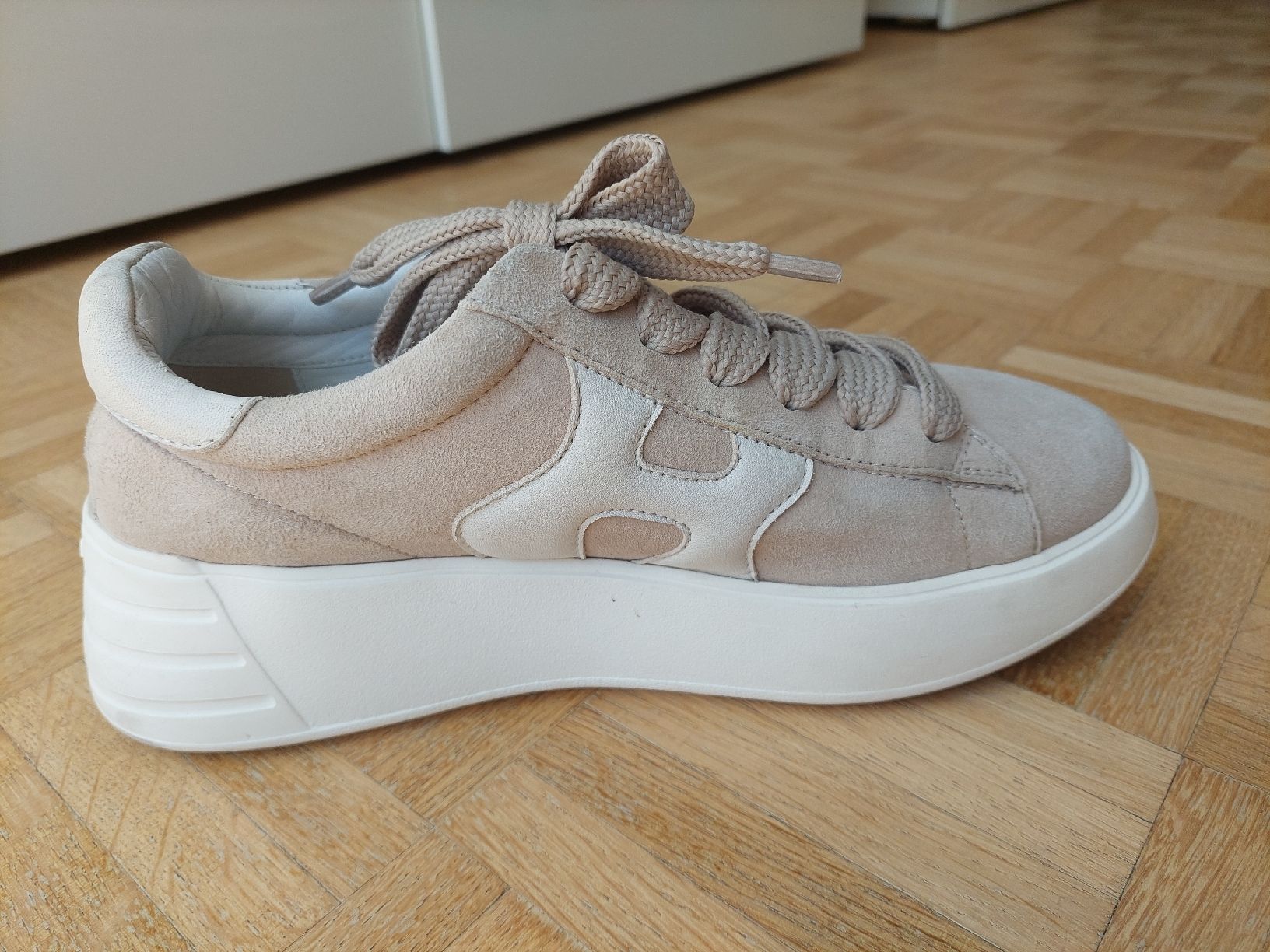 Hogan Damenschuhe: Hogan Sneaker Gr. 38 Beige/Weiss – Gebraucht aus Flims Dorf von Truemorish 3