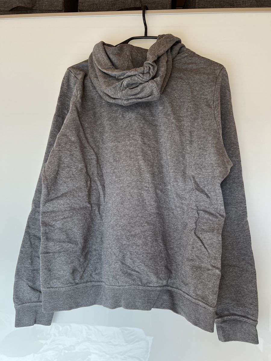 Nike Maglioni & Felpe: Pull à capuche Nike gris clair |taille M – Usato da Bossonnens venduto da noemie_01 2