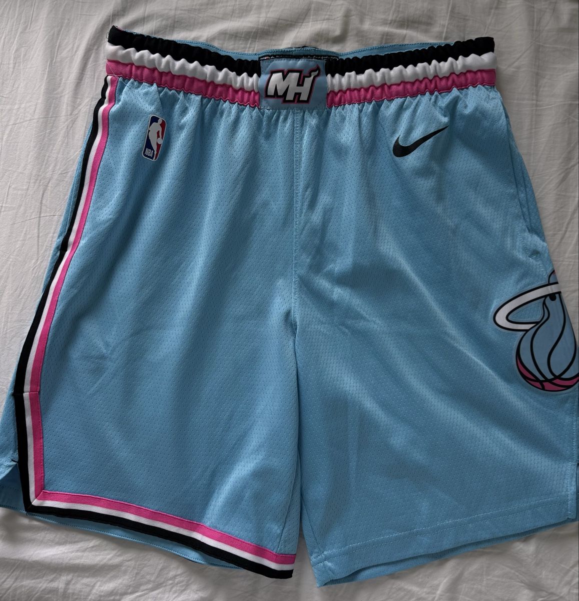Nike Pantaloni: Miami Heat Nike Shorts – Usato da Alpnach Dorf venduto da rie_72hw