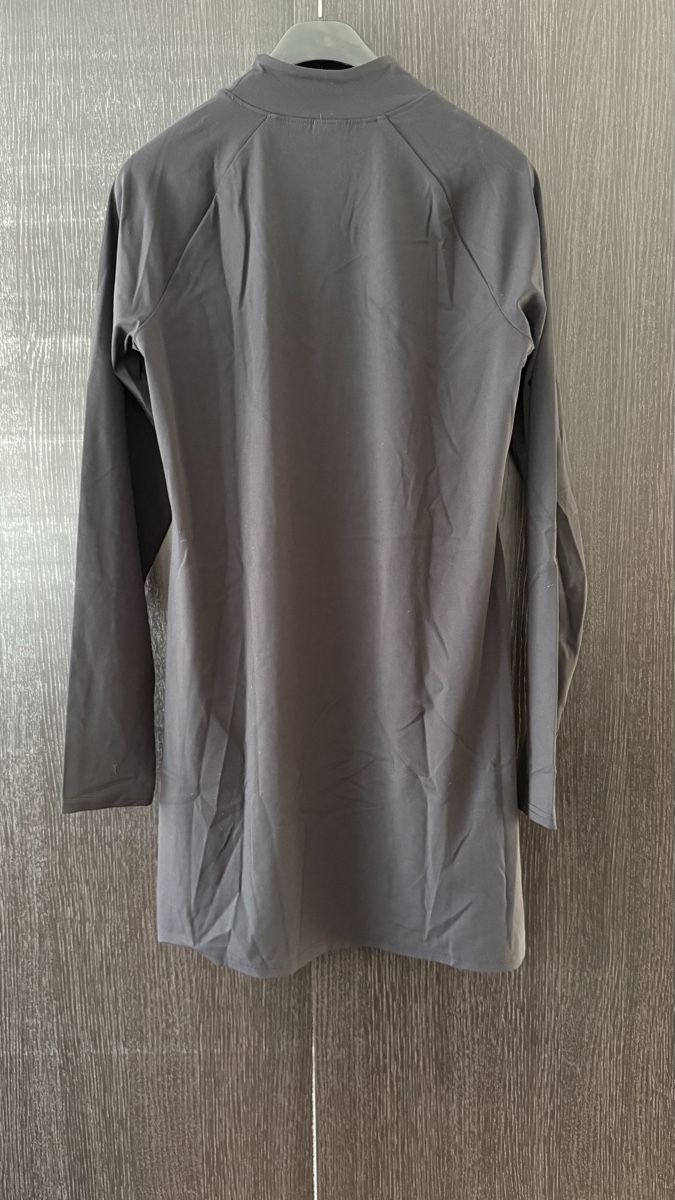 Gymshark Top: Modest Longline Gymshark Top – Usato da Zürich venduto da sel_9kd 1