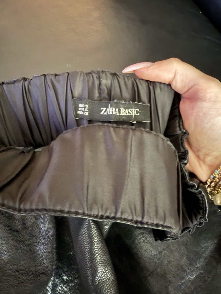 Zara Gonne: Zara Basic Faux Leather Skirt Gr. S Black – Usato da Winterthur venduto da yar_dpp8 2