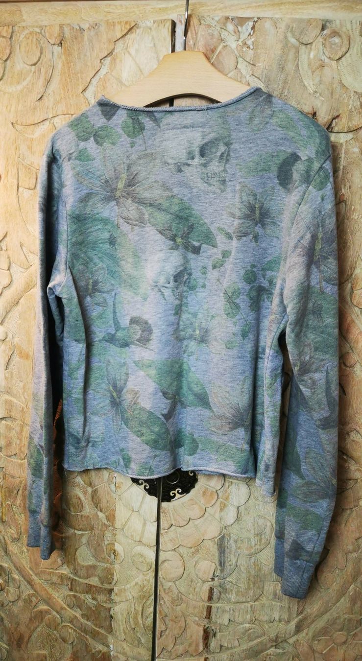 Maglioni & Felpe: Pullover Sweater mit Print Blumen Totenkopf, Top Zustand - S – Usato da Wettingen venduto da JasminL92-2 2