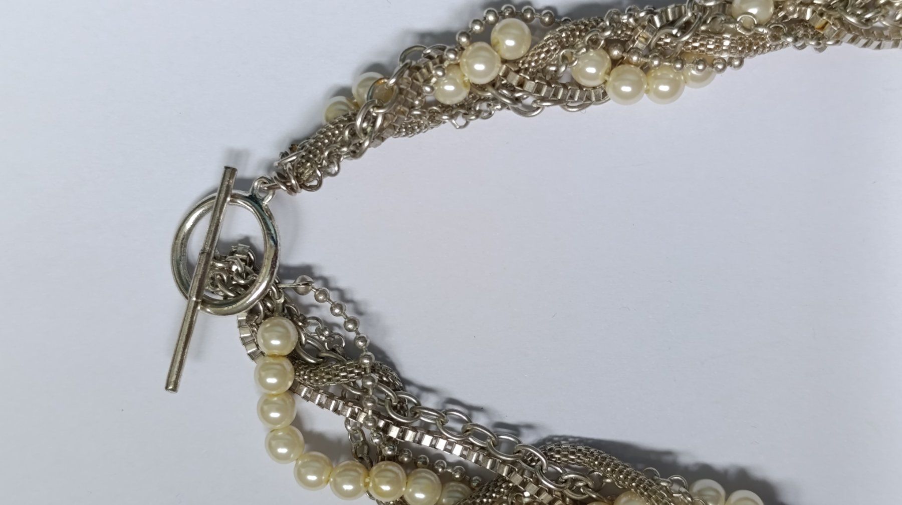 Catenine: Collier multi-rangs argenté et perles ! – Usato da Genève venduto da EcrinVintage 1