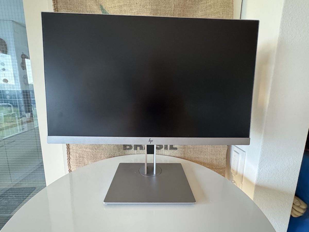 Hewlett Packard Monitor: 2 Bildschirme / Monitore 55,5 cm – Usato da Emmenbrücke venduto da Herzog07 6